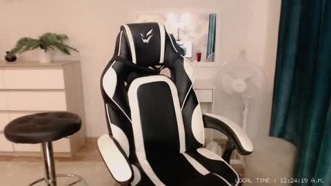  Lola  online show from 01-27-25, 07:24