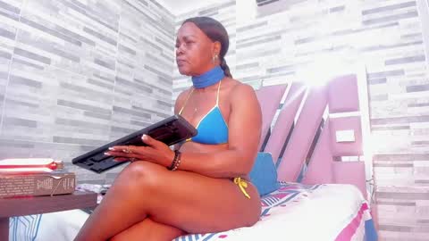 Snapshot of lola_hornei chatting on 12-30-24, 11:15 Lola online show from 12-30-24, 11:15