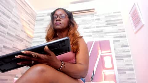Snapshot of lola_hornei chatting on 01-29-25, 11:30 Lola online show from 01-29-25, 11:30