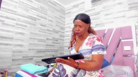 Snapshot of lola_hornei chatting on 02-22-25, 11:35 Lola online show from 02-22-25, 11:35