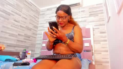 Snapshot of lola_hornei chatting on 02-27-25, 02:21 Lola online show from 02-27-25, 02:21