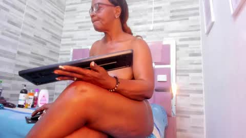Snapshot of lola_hornei chatting on 03-01-25, 02:34 Lola online show from 03-01-25, 02:34