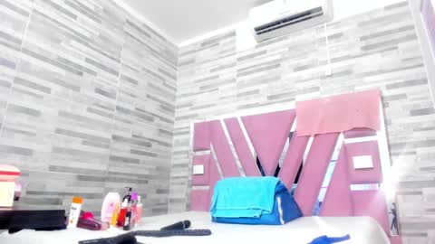Snapshot of lola_hornei chatting on 03-08-25, 11:27 Lola online show from 03-08-25, 11:27