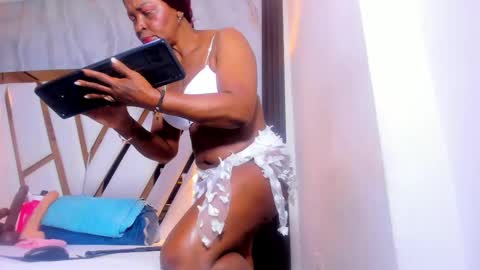 Snapshot of lola_hornei chatting on 09-23-25, 11:24 Lola online show from 09-23-25, 11:24