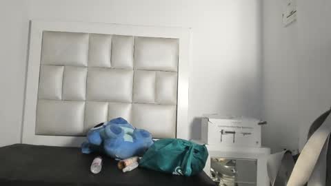 lola_js online show from 11-18-25, 04:39