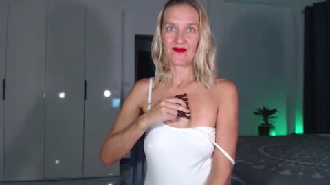 Snapshot of lolaaelita chatting on 02-02-26, 01:21 Lola online show from 02-02-26, 01:21