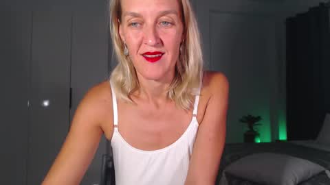 Snapshot of lolaaelita chatting on 02-04-26, 02:34 Lola online show from 02-04-26, 02:34