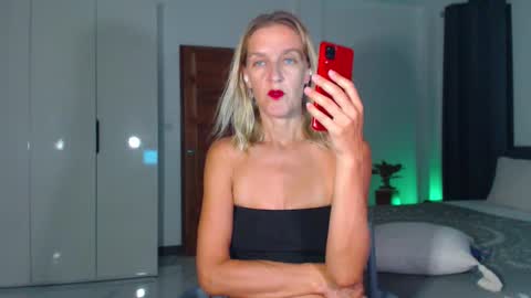 Snapshot of lolaaelita chatting on 02-07-26, 12:53 Lola online show from 02-07-26, 12:53