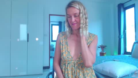 Snapshot of lolaaelita chatting on 02-08-26, 01:42 Lola online show from 02-08-26, 01:42