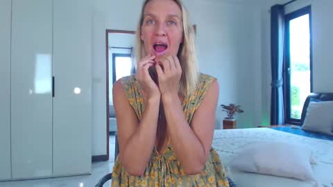 Snapshot of lolaaelita chatting on 02-20-26, 08:05 Lola online show from 02-20-26, 08:05