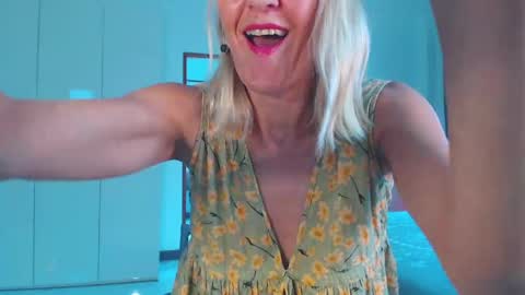 Lola online show from 04-13-26, 04:51