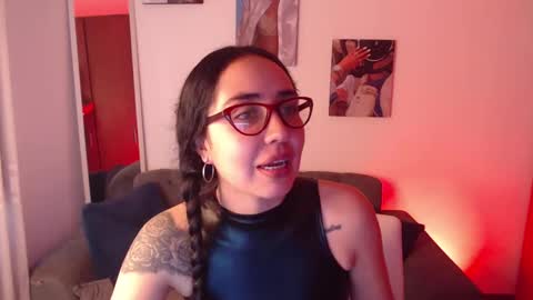 Snapshot of lolaandcamille chatting on 02-27-25, 10:53 lolaandcamille online show from 02-27-25, 10:53