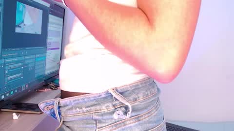 lolaandcamille online show from 12-19-25, 01:23