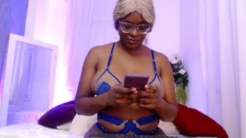 lola online show from 10-18-25, 04:59
