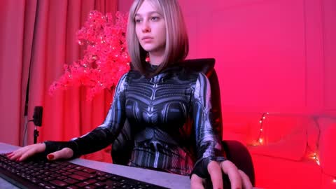 Snapshot of lolalemona chatting on 12-15-24, 07:24 lolalemona online show from 12-15-24, 07:24