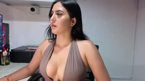 lolalola_12 online show from 12-18-25, 12:27