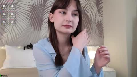 Snapshot of lolaprise chatting on 10-25-25, 01:35 Lola online show from 10-25-25, 01:35