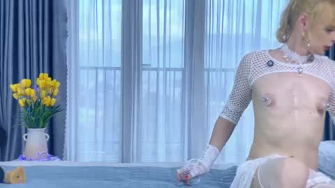 lolaspaists online show from 10-13-25, 12:54