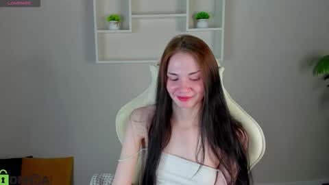 Lola online show from 10-30-25, 09:22