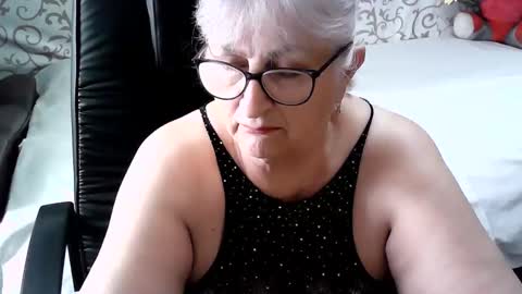 Snapshot of lolkaalyss chatting on 02-17-25, 11:34 LolkaAlyss online show from 02-17-25, 11:34
