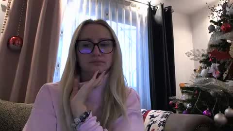 Snapshot of lolly_kaia chatting on 12-15-25, 07:12 Lolly online show from 12-15-25, 07:12