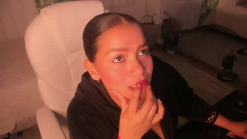 Snapshot of loly_marce chatting on 04-20-26, 08:43 loly_marce online show from 04-20-26, 08:43