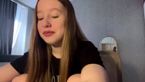 Snapshot of lomahakkila chatting on 02-25-26, 07:18 Nicolina online show from 02-25-26, 07:18