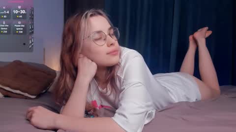 Lona online show from 11-27-25, 06:43