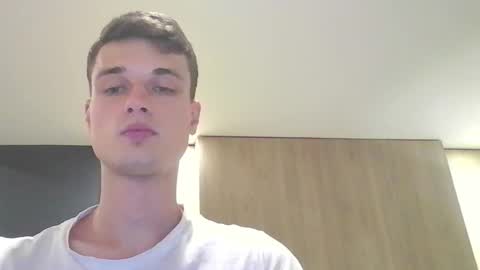 Snapshot of london_tomy chatting on 09-26-25, 12:03 london_tomy online show from 09-26-25, 12:03