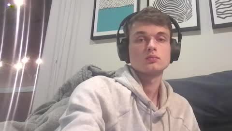 Snapshot of london_tomy chatting on 10-19-25, 03:07 london_tomy online show from 10-19-25, 03:07