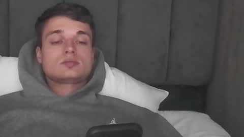 Snapshot of london_tomy chatting on 10-22-25, 08:08 london_tomy online show from 10-22-25, 08:08