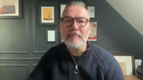 Snapshot of londongent2023 chatting on 12-19-25, 09:16 EnglishBear online show from 12-19-25, 09:16