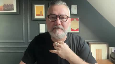 Snapshot of londongent2023 chatting on 02-23-26, 08:44 EnglishBear online show from 02-23-26, 08:44