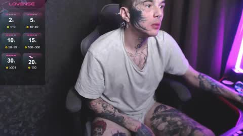 Snapshot of lone1ycrystal chatting on 01-07-25, 01:35 Chris online show from 01-07-25, 01:35