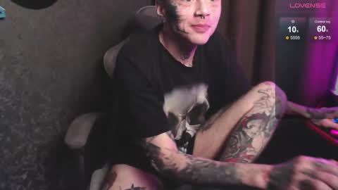 Snapshot of lone1ycrystal chatting on 01-11-25, 03:52 Chris online show from 01-11-25, 03:52