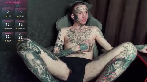 Snapshot of lone1ycrystal chatting on 10-01-25, 09:43 Chris online show from 10-01-25, 09:43