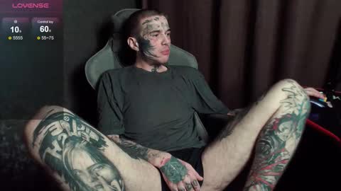 Snapshot of lone1ycrystal chatting on 10-28-25, 09:17 Chris online show from 10-28-25, 09:17