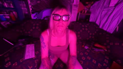 longbeachcd69 online show from 01-24-25, 08:23