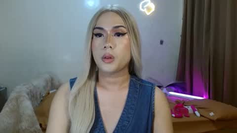 Snapshot of longoria_crawford chatting on 10-18-25, 07:25 My Lover Dadddy roberto online show from 10-18-25, 07:25