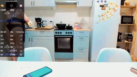 Snapshot of lonifire_7 chatting on 01-27-25, 11:54 Nina online show from 01-27-25, 11:54