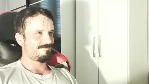 Snapshot of lookaz4010 chatting on 02-05-25, 01:11 Lucas online show from 02-05-25, 01:11