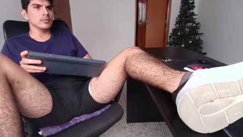 looki 16 online show from 12-17-25, 05:08