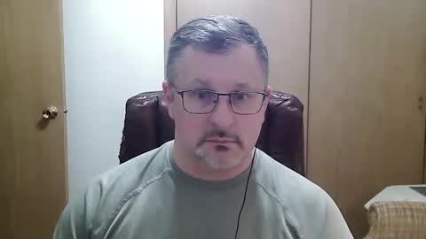 Snapshot of lookin75 chatting on 02-01-26, 02:43 lookin75 online show from 02-01-26, 02:43