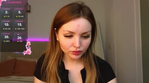 Snapshot of lora_amber chatting on 09-20-25, 11:33 Lora online show from 09-20-25, 11:33