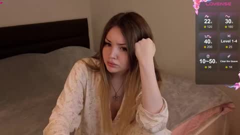 Snapshot of lora_amber chatting on 10-13-25, 11:43 Lora online show from 10-13-25, 11:43