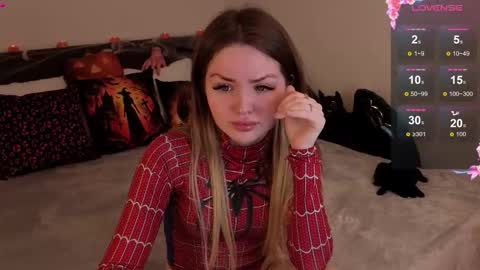 Snapshot of lora_amber chatting on 10-31-25, 04:02 Lora online show from 10-31-25, 04:02