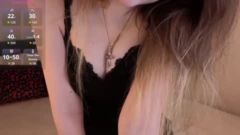 Snapshot of lora_amber chatting on 11-22-25, 01:43 Lora online show from 11-22-25, 01:43