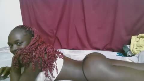 lora_amor online show from 09-25-25, 06:44