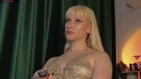 Snapshot of lora_hellyeah chatting on 07-02-26, 10:10 Lora heil online show from 07-02-26, 10:10
