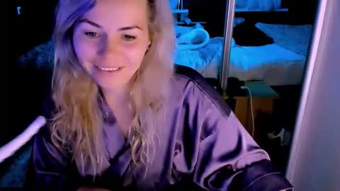 Lora online show from 10-08-25, 02:42